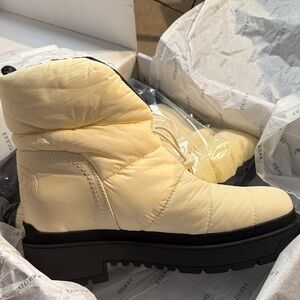 Women's Guess Cream Puffer Boots